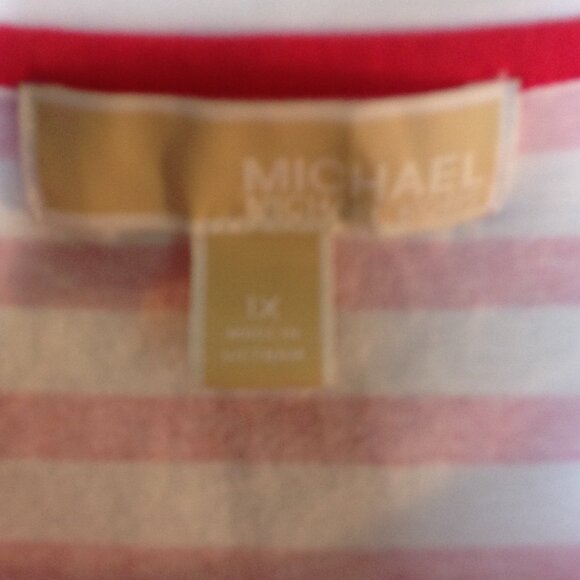 Michael Kors Tee Shirt Top Studded Emblem 1X NWOT - Picture 2 of 4